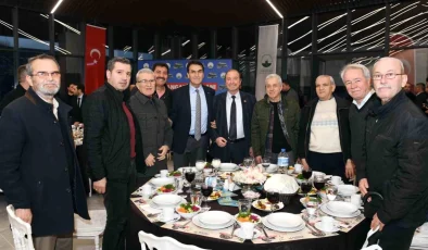 Osmangazi Belediye Başkanı Mustafa Dündar, muhtarlar için iftar yemeği verdi