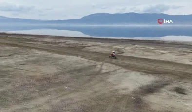 Burdur Gölü’nün kuruyan alanları ekstrem sporlara ev sahipliği yapıyor