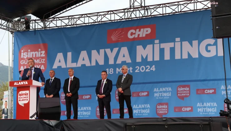 CHP Genel Başkanı Özgür Özel’in Alanya mitinginde vatandaşlara seslenen Antalya Büyükşehir Belediye Başkanı Muhittin Böcek: ‘Gerçek belediyecilik’ diyorlar. Gerçekler ortada. Yoksulluk, emeklinin çaresizliği, kadınların, gençlerin umutsuzluğu, ekonomik kriz… İşte açı gerçekler bunlar