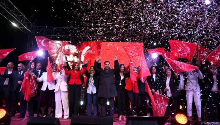 Kuşadası Belediye Başkanı Ömer Günel, Ege Mahallesi’nde Miting Yaptı