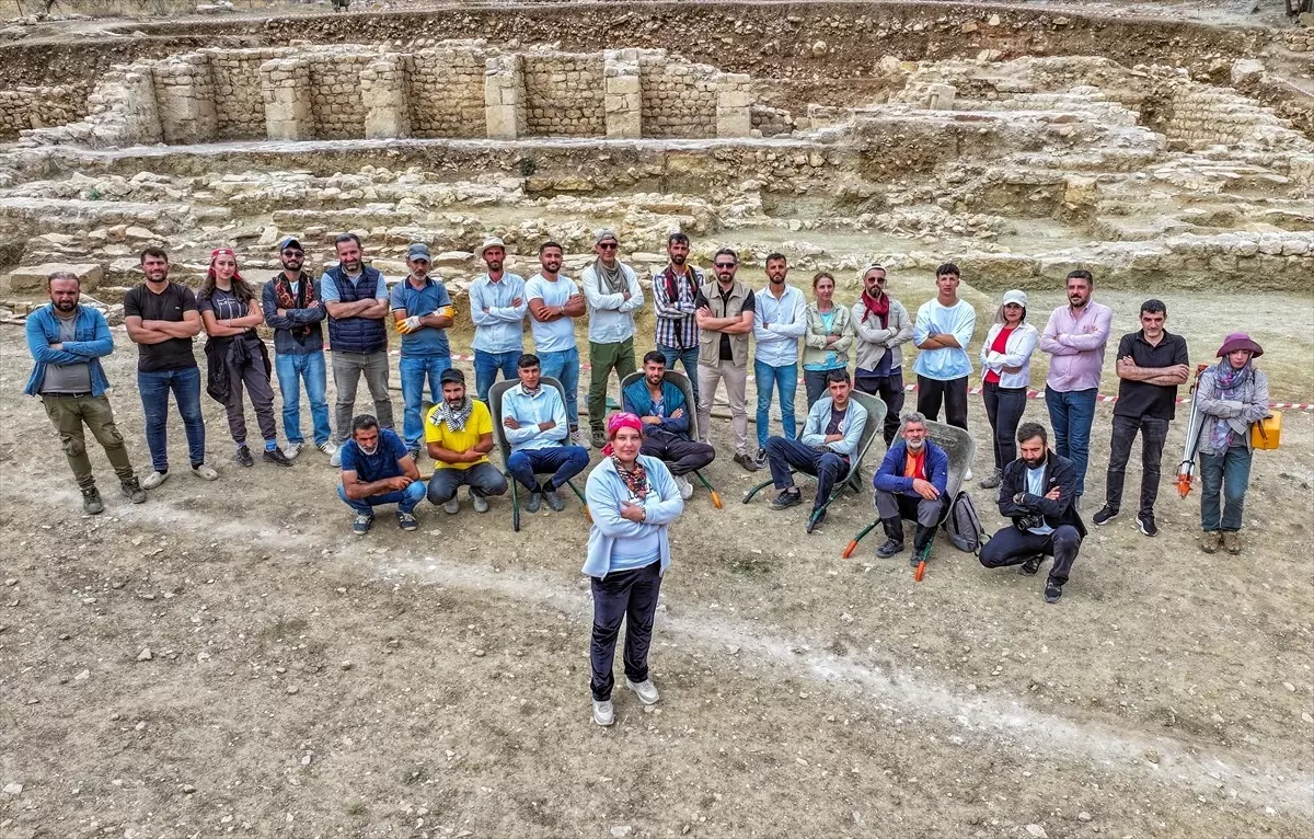 Malatyalı Ev Kadını Nazlı Tirit, Arkeoloji Hayalini Gerçekleştiriyor