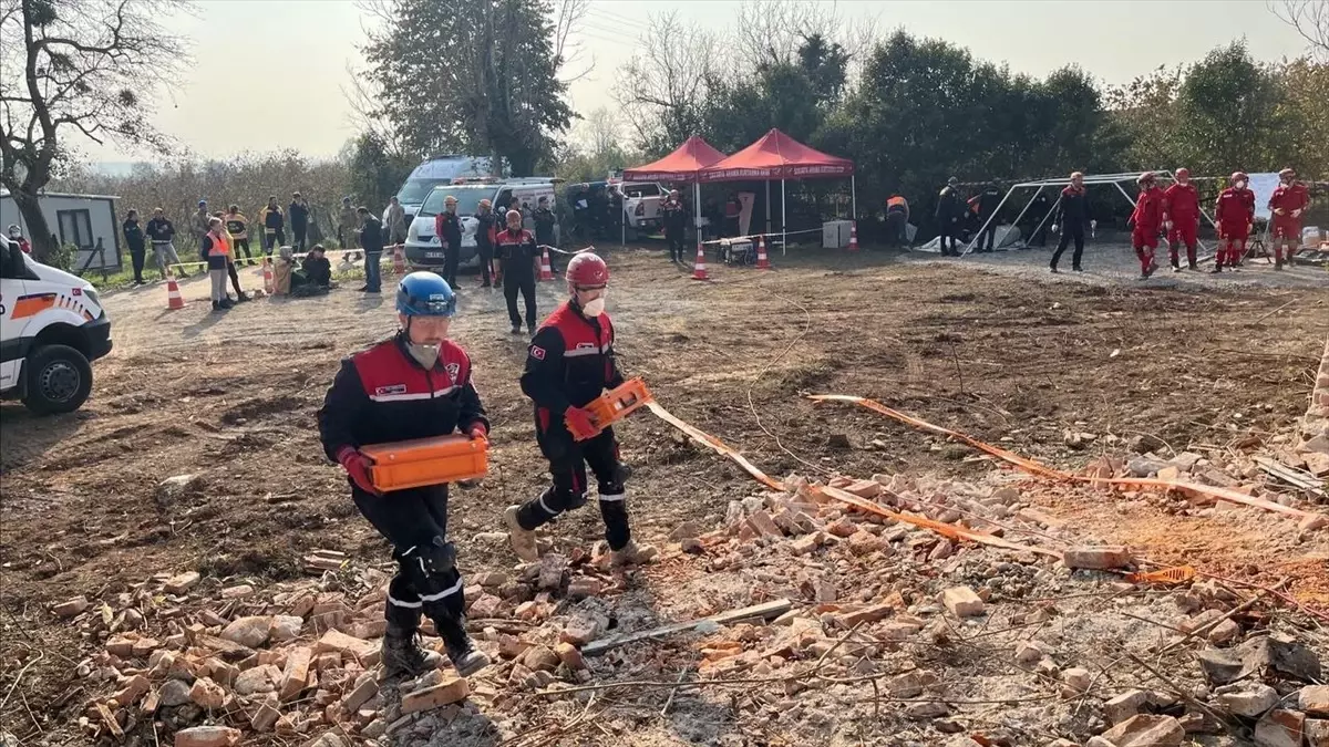 Hendek’te Deprem Tatbikatı Gerçekleştirildi