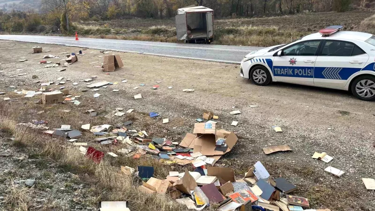 Kastamonu’da Kitaplarla Dolu Kamyon Kaza Yaptı