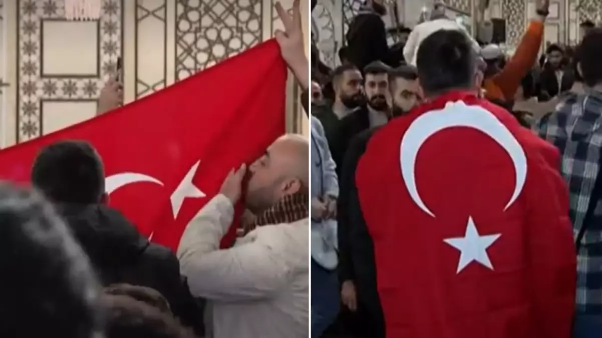 Suriyelilerin akın ettiği Emevi Camii’nde Türk bayrağı açıldı